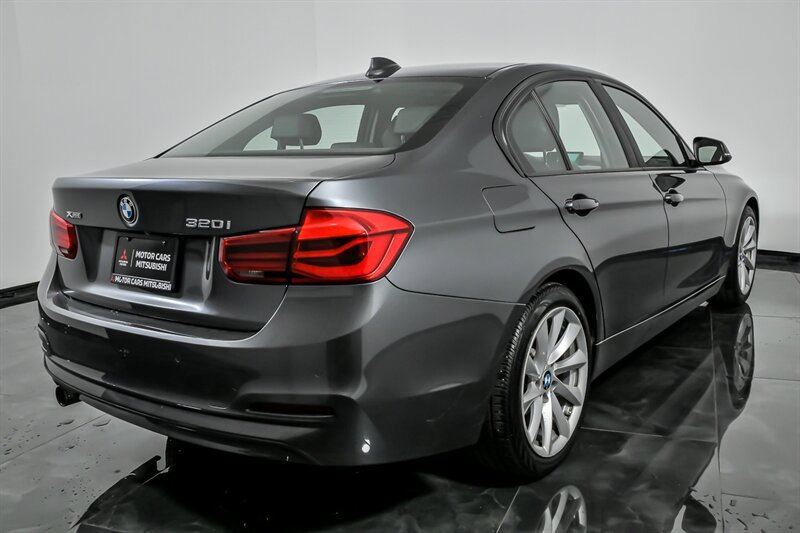 Used 2018 BMW 320i xDrive Sedan image 10