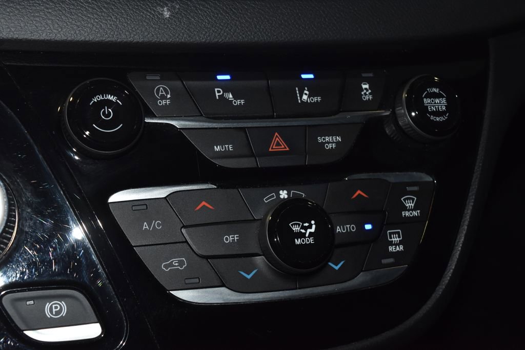 Used 2025 Chrysler Pacifica Select image 14