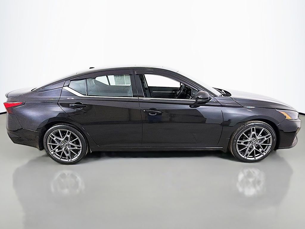 Used 2023 Nissan Altima 2.0 SR image 14