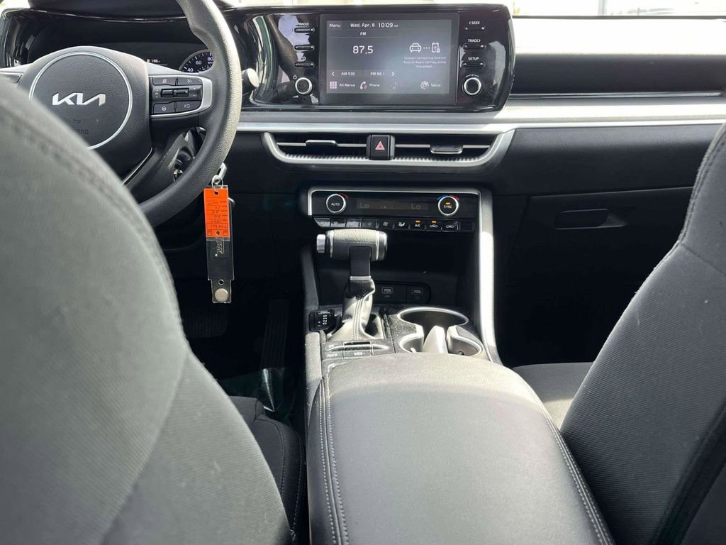 Used 2022 Kia K5 LX image 3
