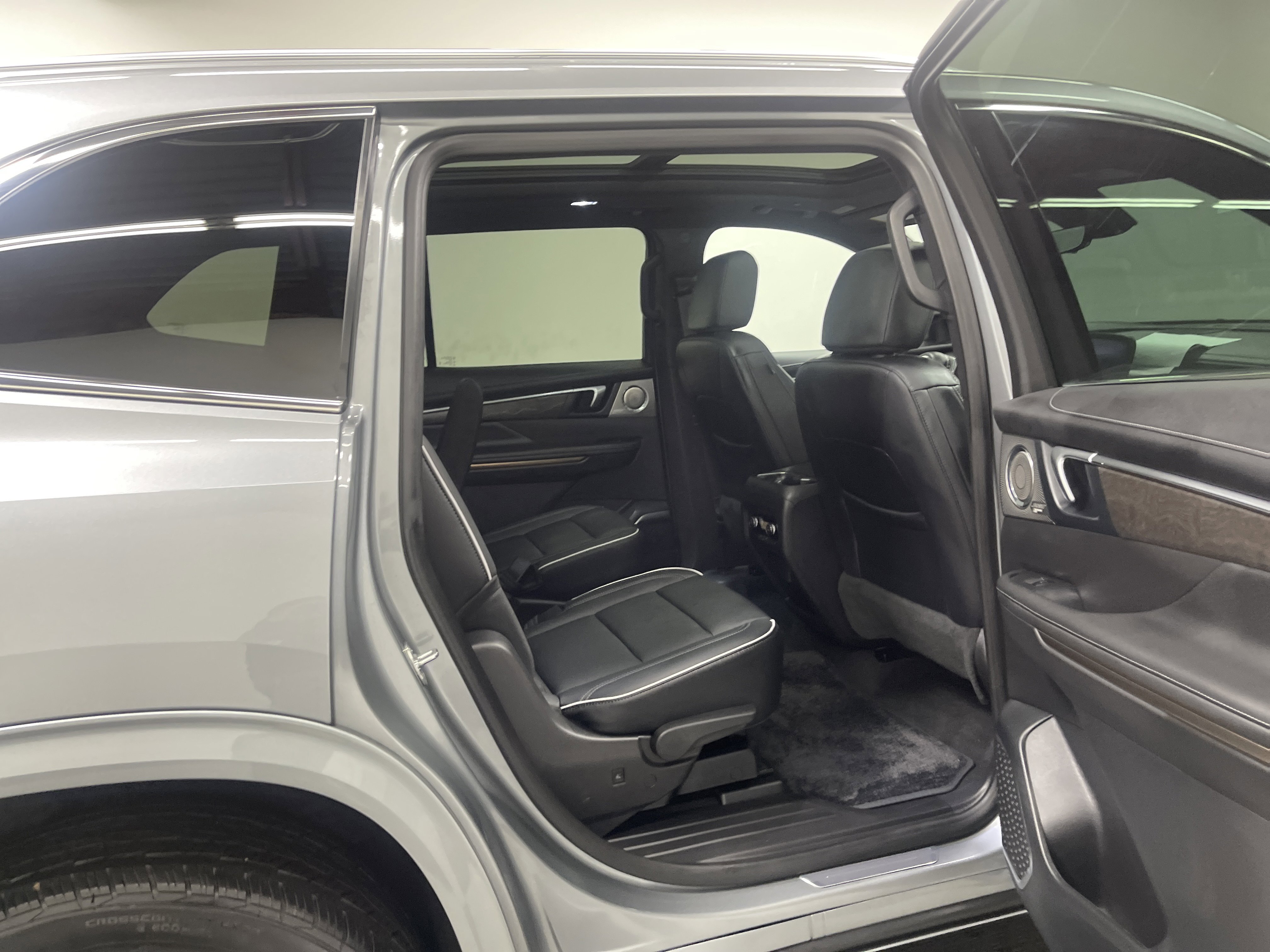 Used 2026 Buick Enclave Avenir image 21