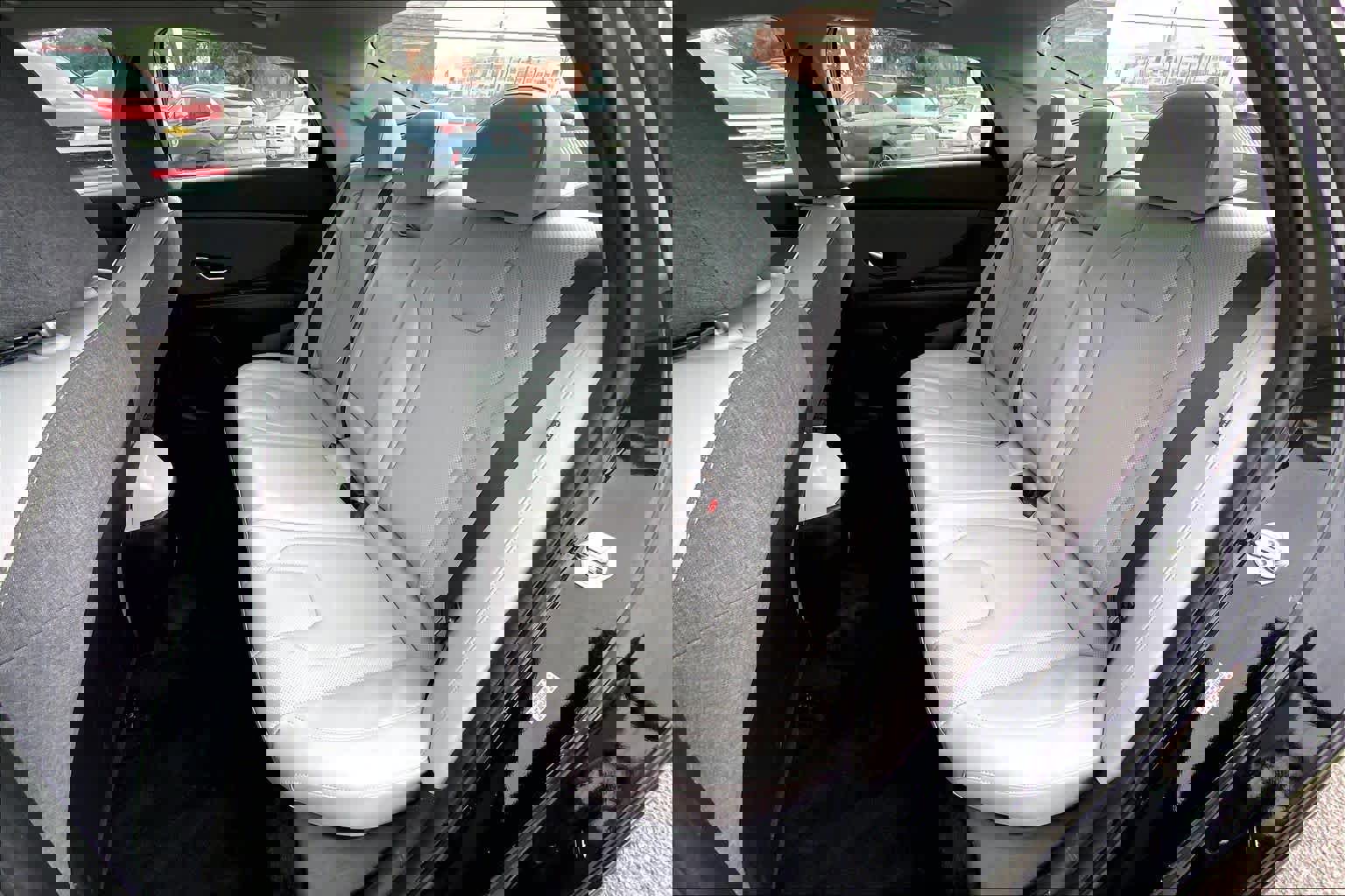 Used 2024 Hyundai Elantra Limited image 20