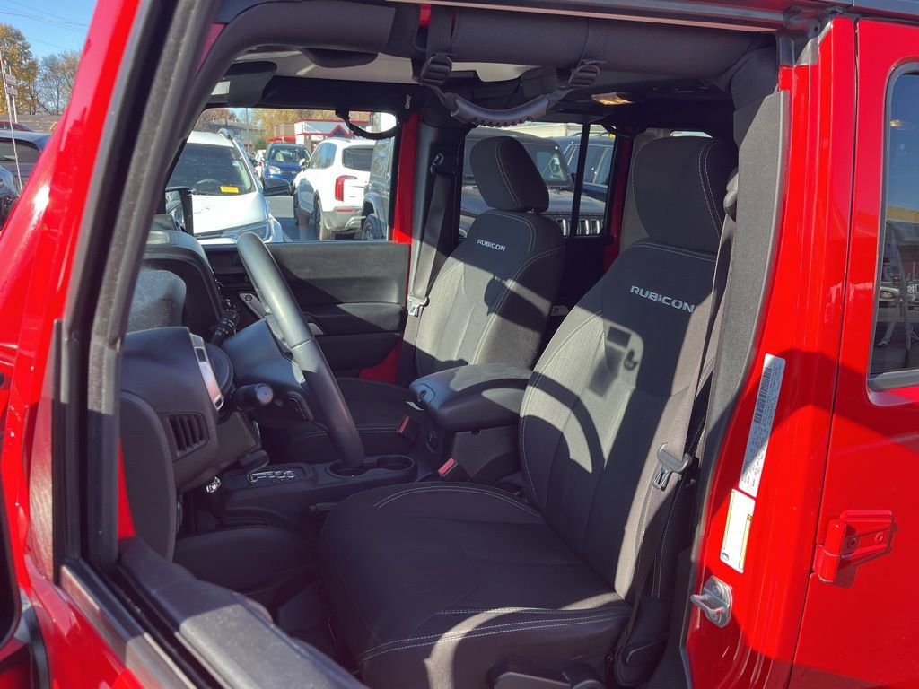 Used 2017 Jeep Wrangler Unlimited Rubicon w/ Connectivity Group image 20