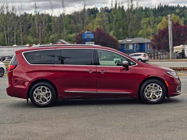 Used 2021 Chrysler Pacifica Limited FWD image 12
