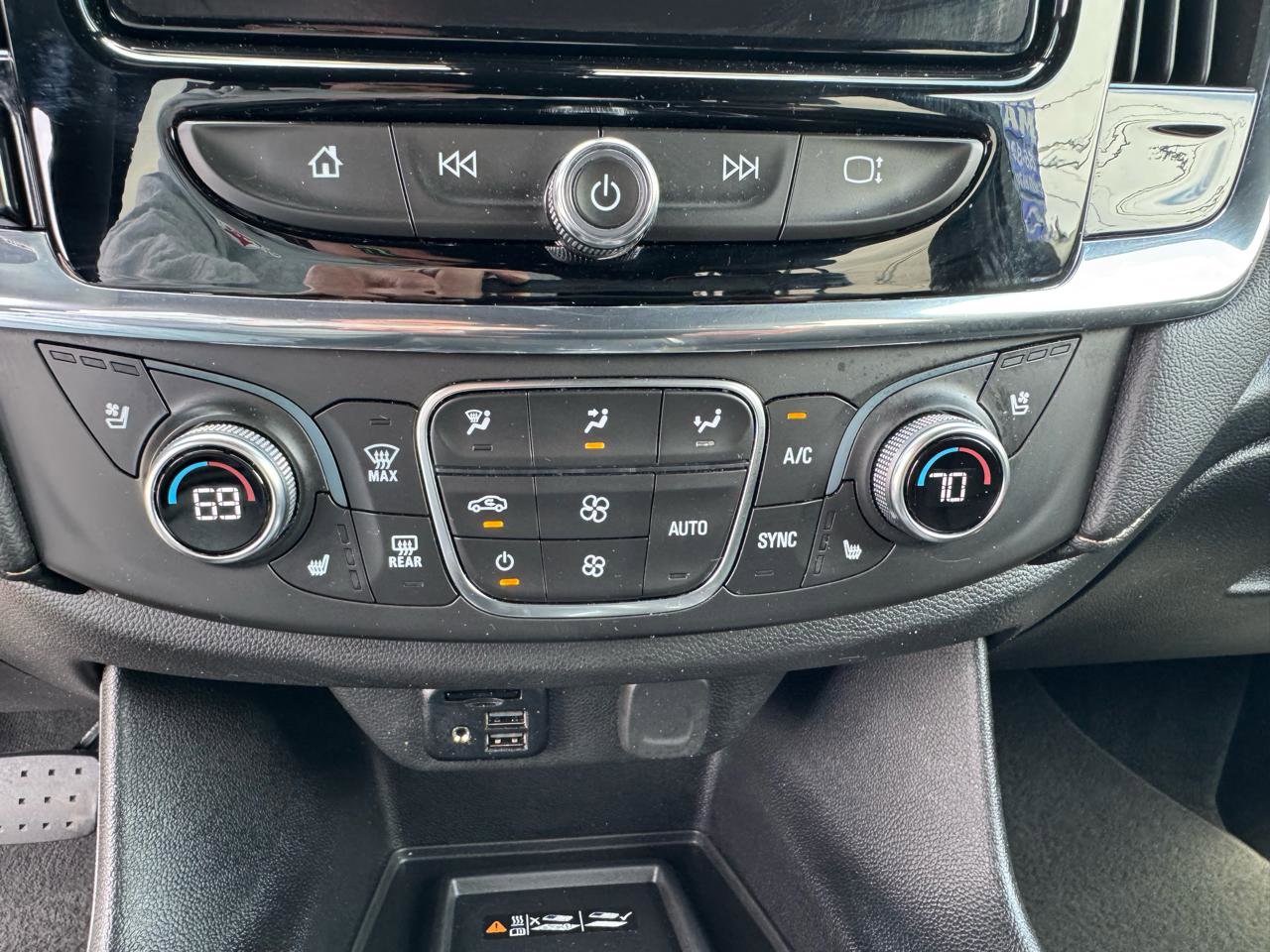 Used 2023 Chevrolet Traverse Premier image 31