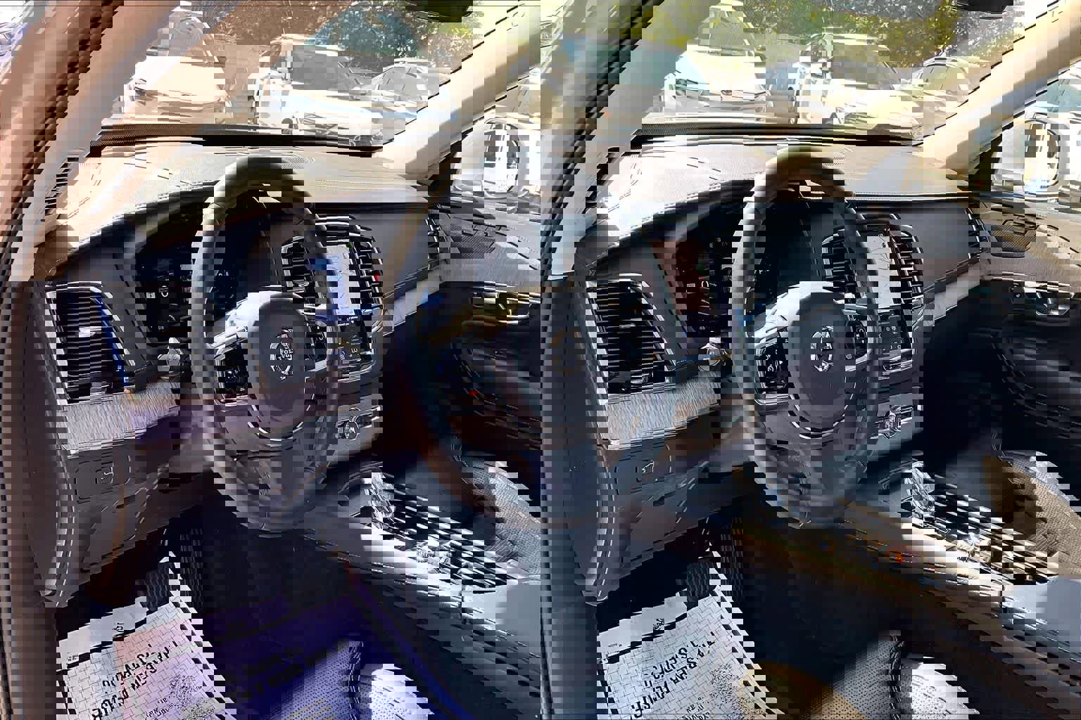 Used 2023 Volvo XC90 B6 Ultimate w/ Protection Package Premier AWD/4WD image 17