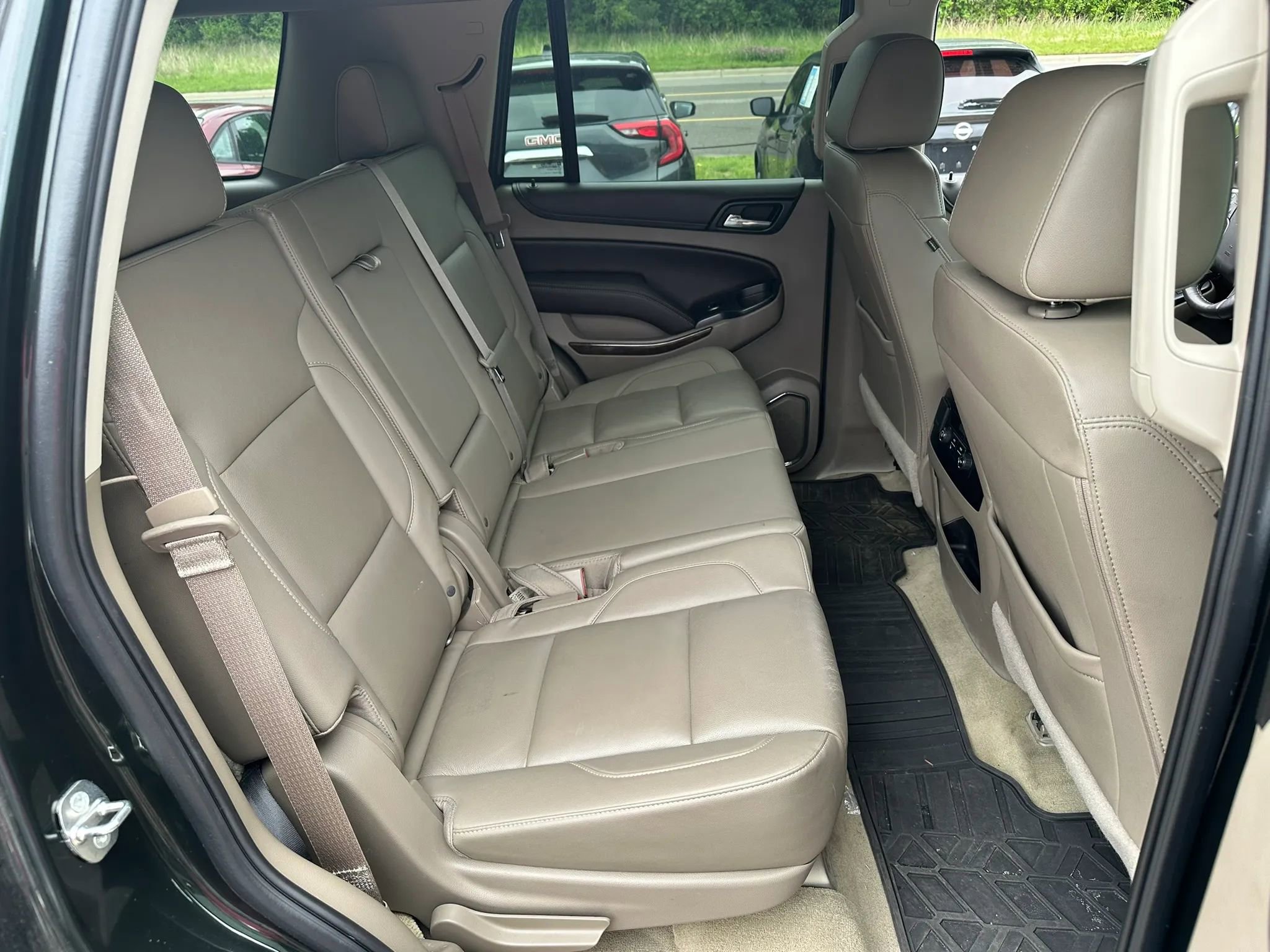 Used 2016 Chevrolet Tahoe LT w/ Luxury Package AWD/4WD image 11