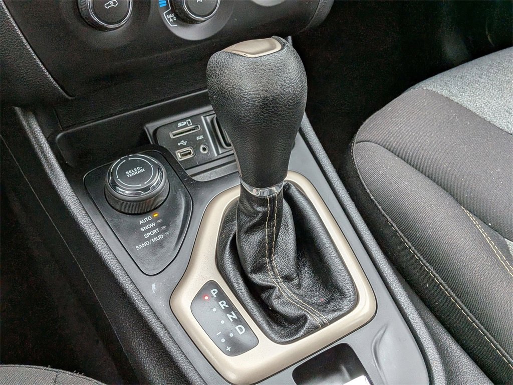 Used 2017 Jeep Cherokee Sport image 15