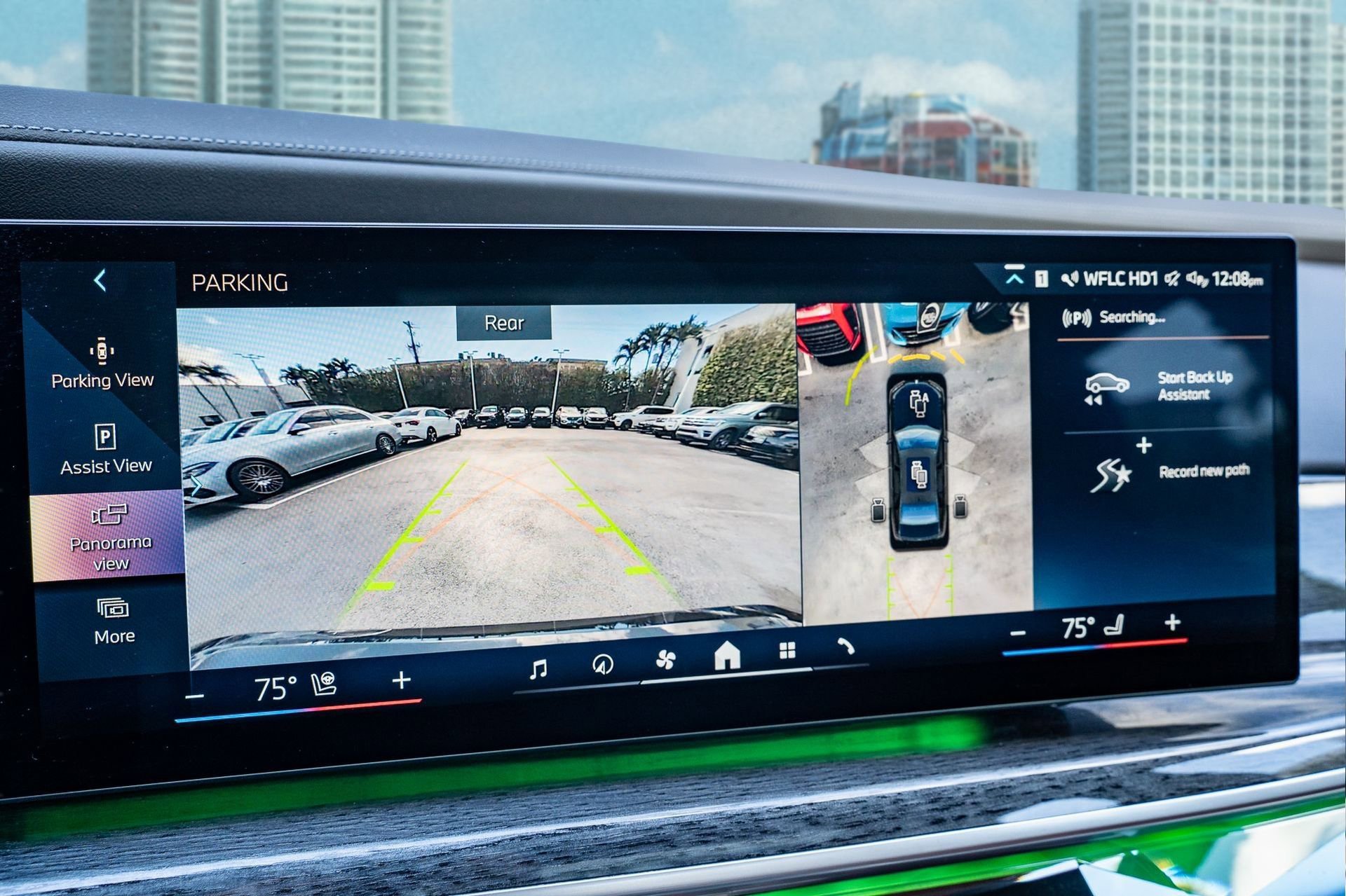 Used 2023 BMW 740i w/ Executive Package image 33