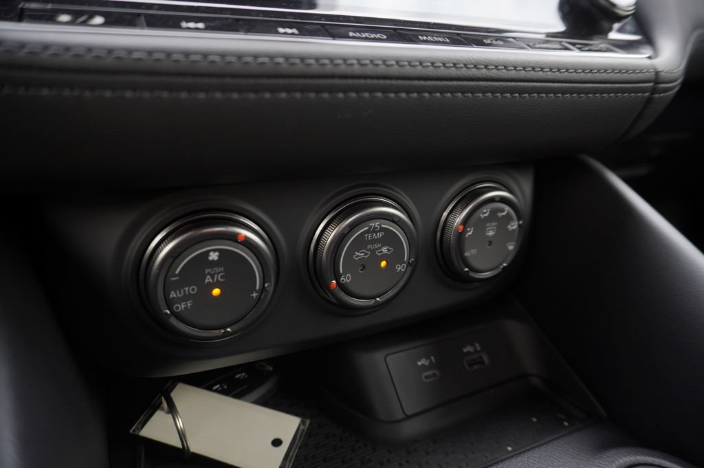 Used 2023 Nissan Z w/ Floor Mat Package (L93) RWD image 34