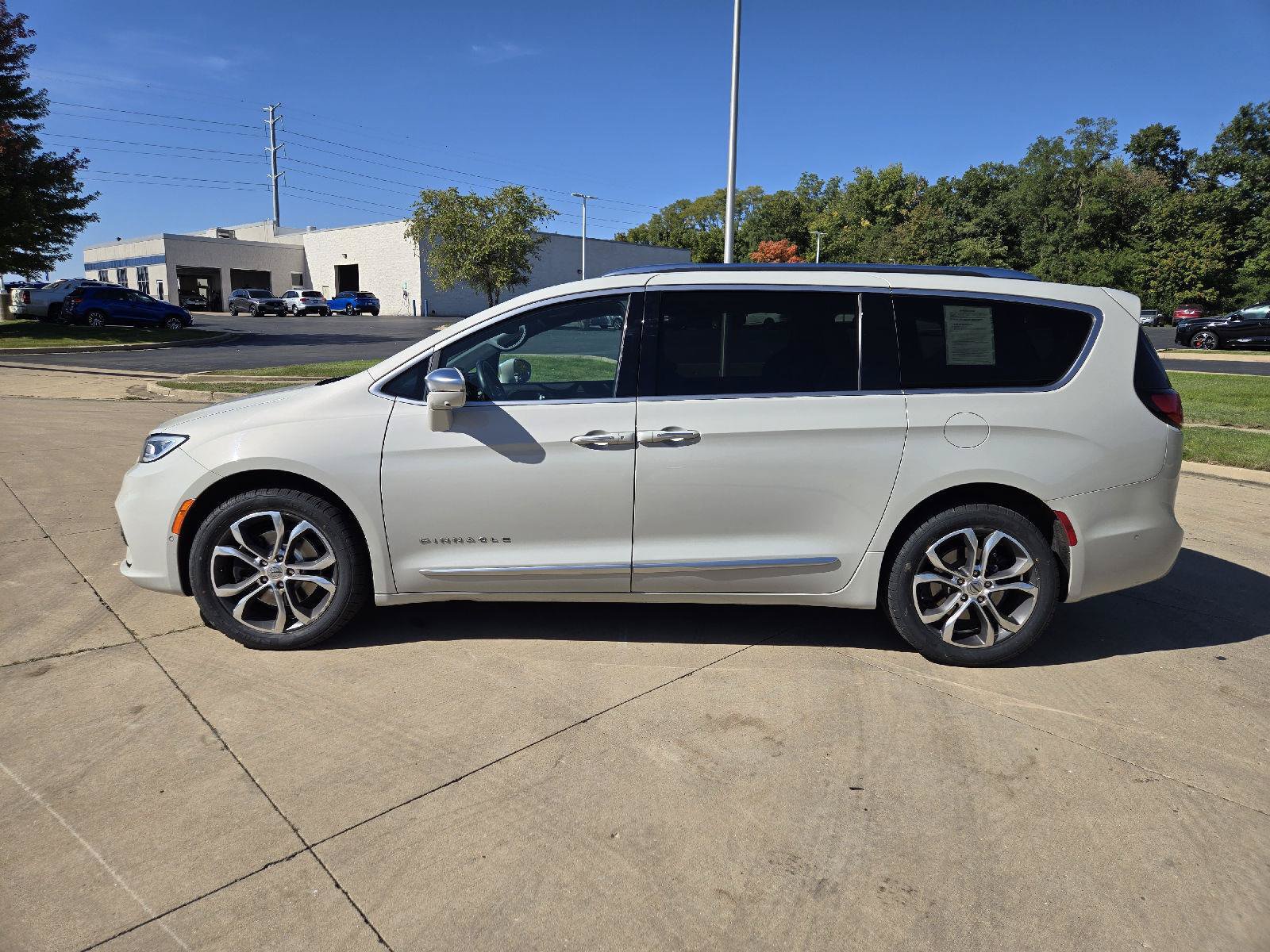 Used 2021 Chrysler Pacifica Pinnacle AWD/4WD image 5