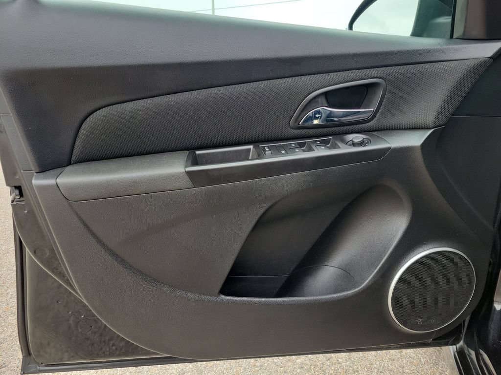 Used 2016 Chevrolet Cruze LT w/ Sun And Sound Package FWD image 15