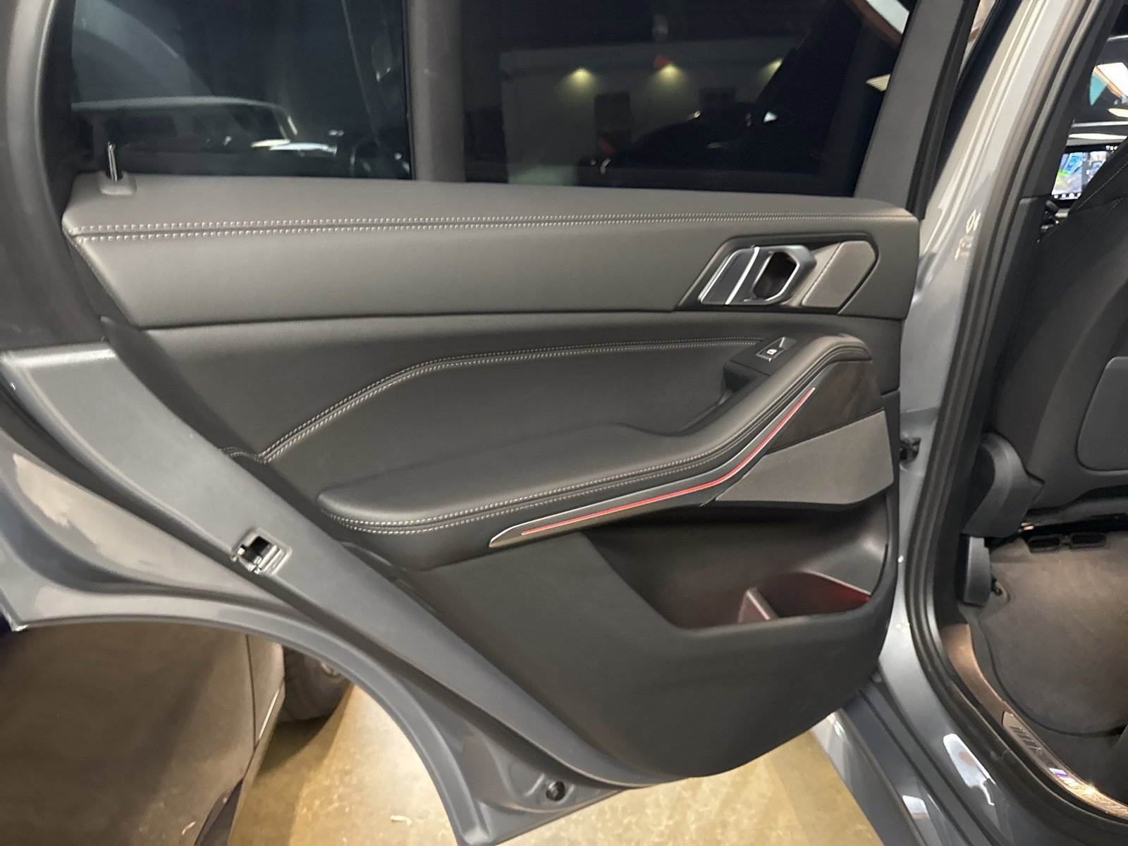 Used 2024 BMW X5 xDrive40i w/ M Sport Package image 13