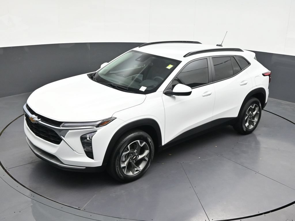 Used 2025 Chevrolet Trax LT FWD image 21
