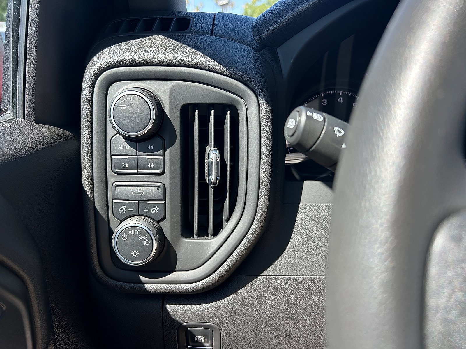 Used 2025 Chevrolet Silverado 1500 Custom Trail Boss AWD/4WD image 18
