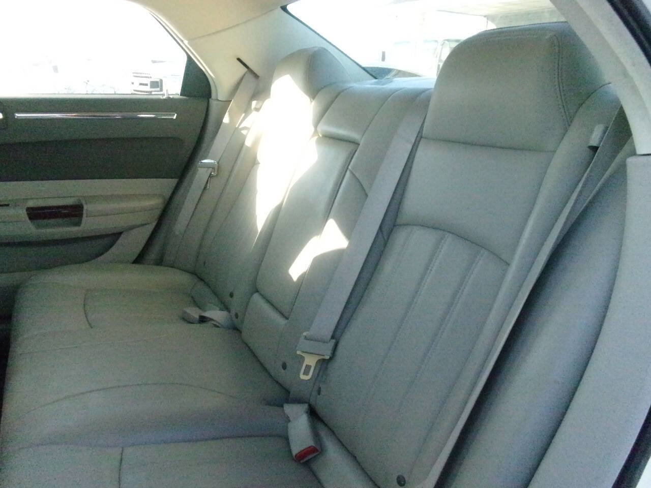 Used 2008 Chrysler 300 C w/ Luxury Group II image 20