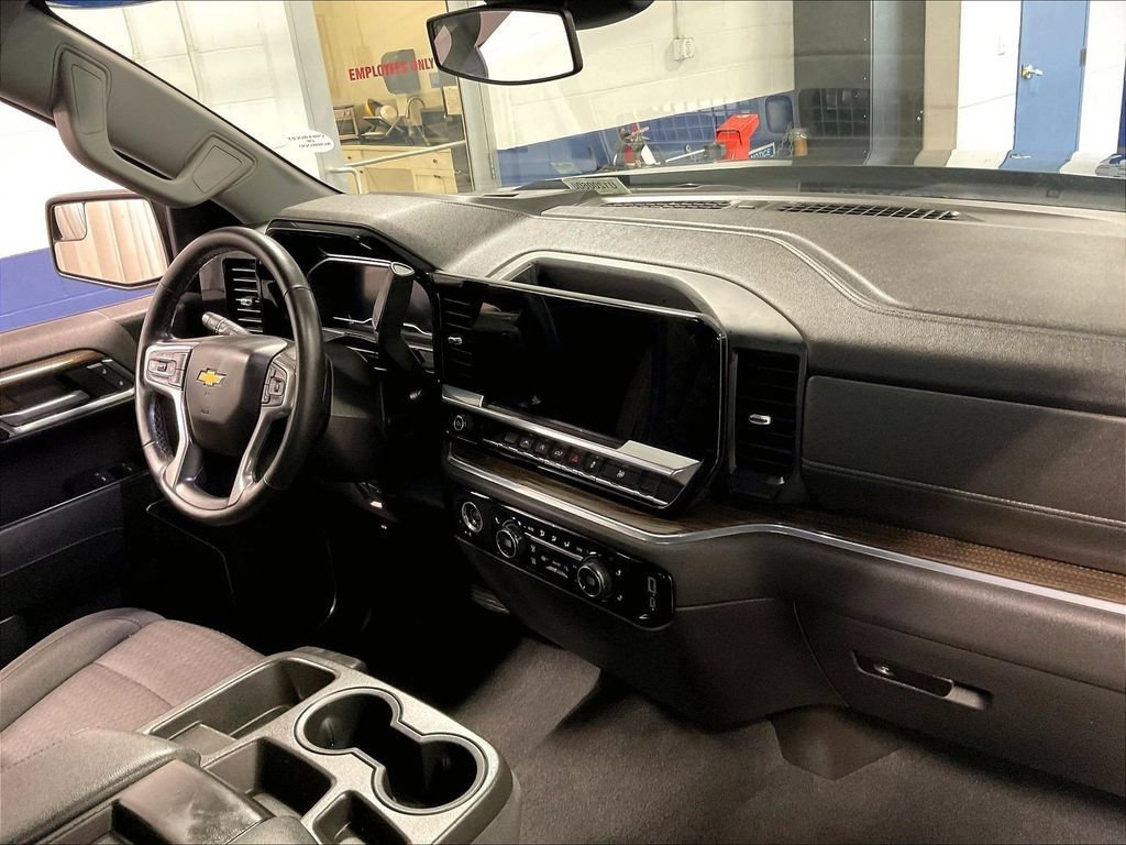 Used 2023 Chevrolet Silverado 1500 LT AWD/4WD image 14