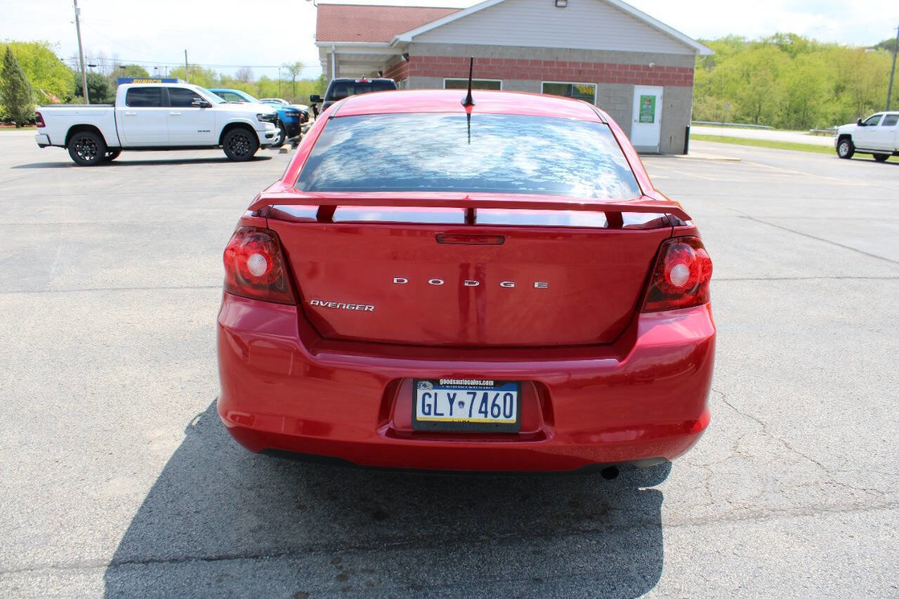 Used 2013 Dodge Avenger SXT w/ Blacktop Pkg FWD image 4