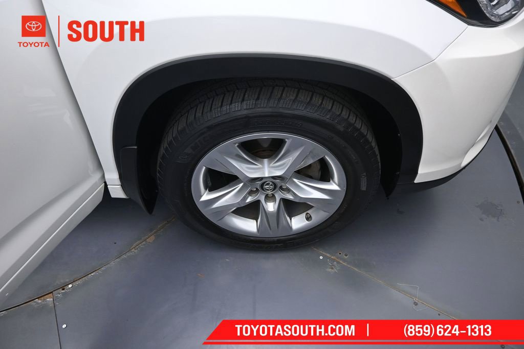 Used 2017 Toyota Highlander Limited AWD/4WD image 38