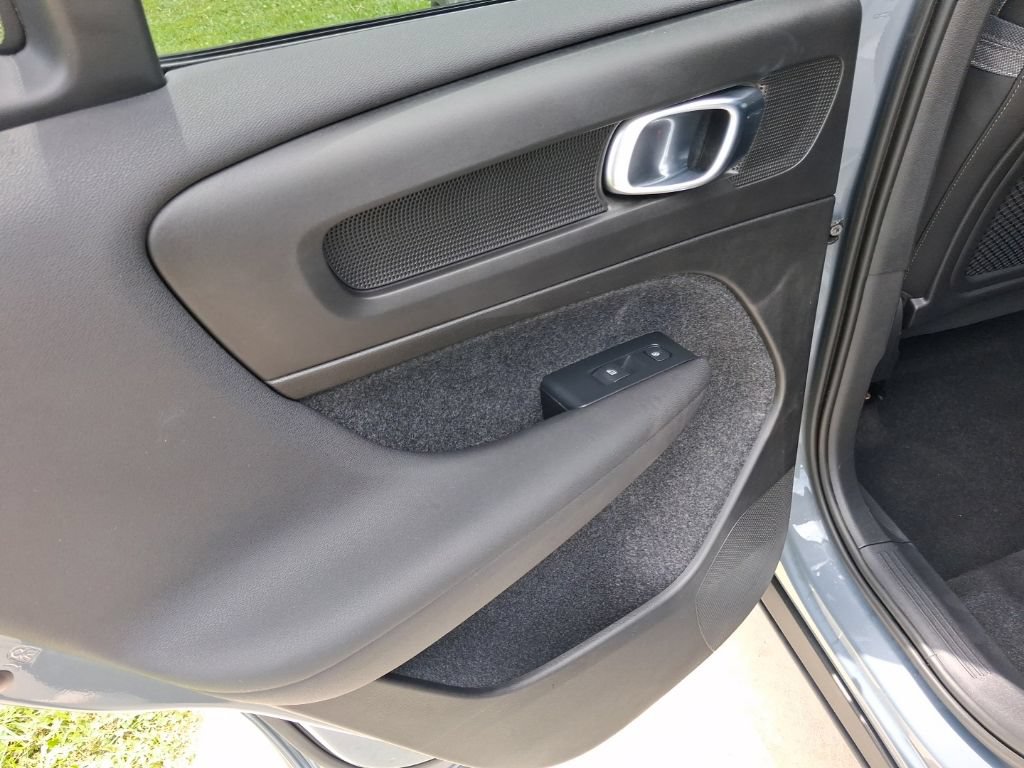 Certified 2023 Volvo XC40 Recharge Core AWD/4WD image 10