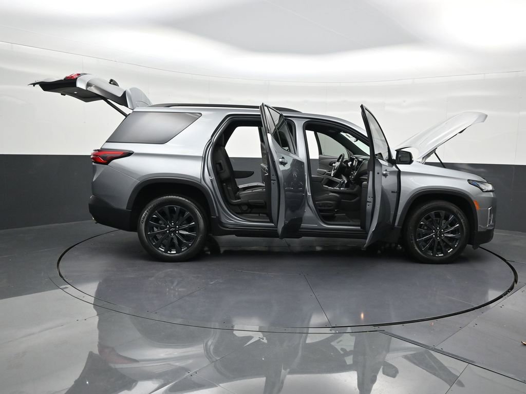 Used 2023 Chevrolet Traverse RS image 34