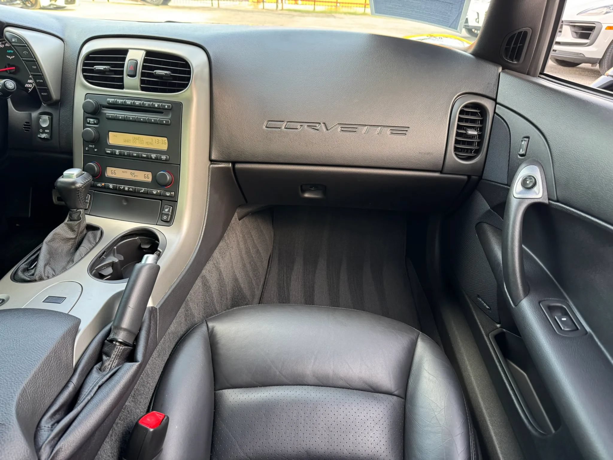 Used 2005 Chevrolet Corvette Coupe w/ Preferred Equipment Group RWD image 26