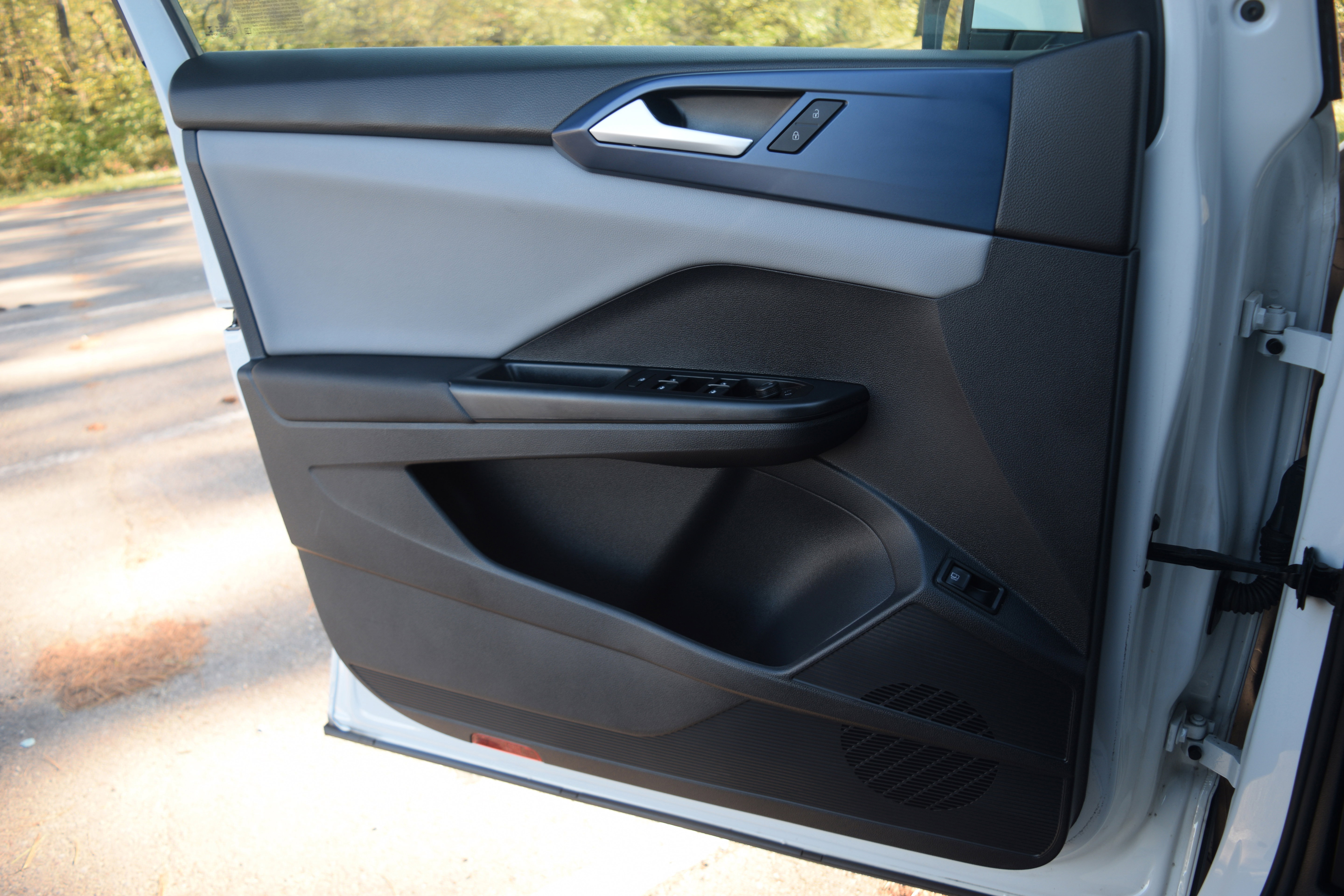 Used 2022 Volkswagen Taos SE w/ Panoramic Sunroof Package image 18