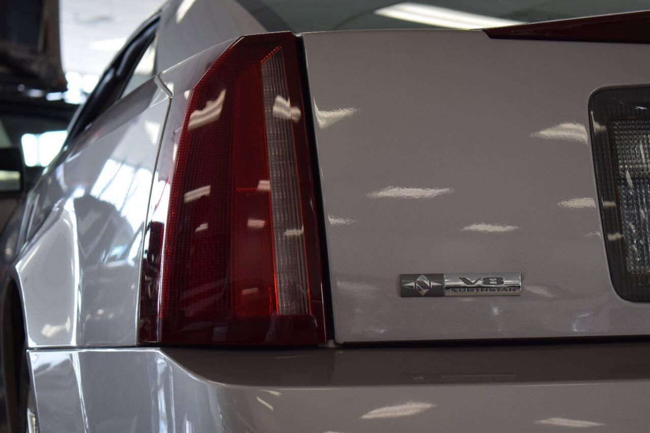 Used 2005 Cadillac XLR RWD image 39