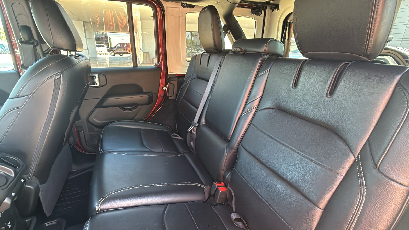 Used 2022 Jeep Wrangler Unlimited Sahara w/ Cold Weather Group AWD/4WD image 23