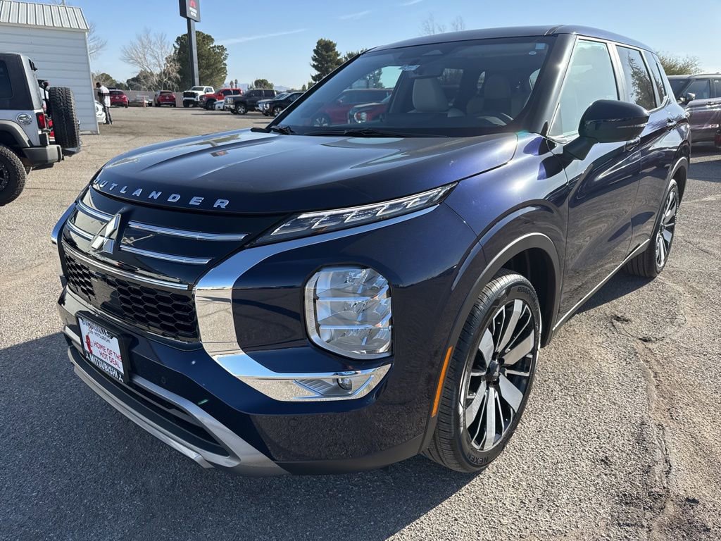 New 2026 Mitsubishi Outlander SE FWD image 3