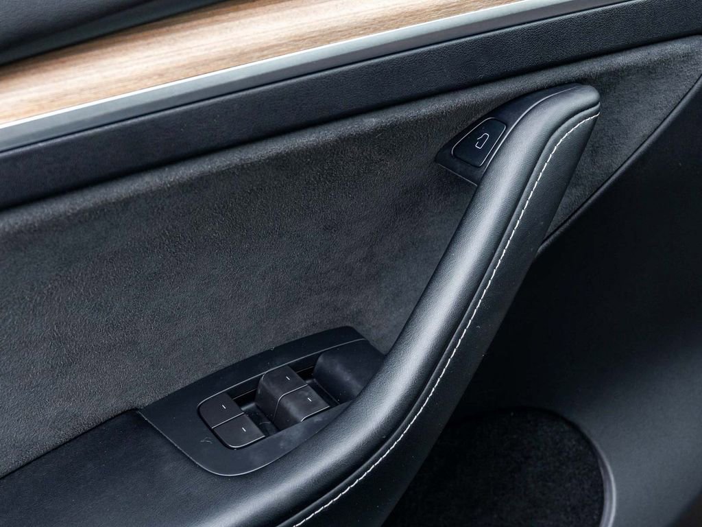 Used 2023 Tesla Model Y Long Range image 12