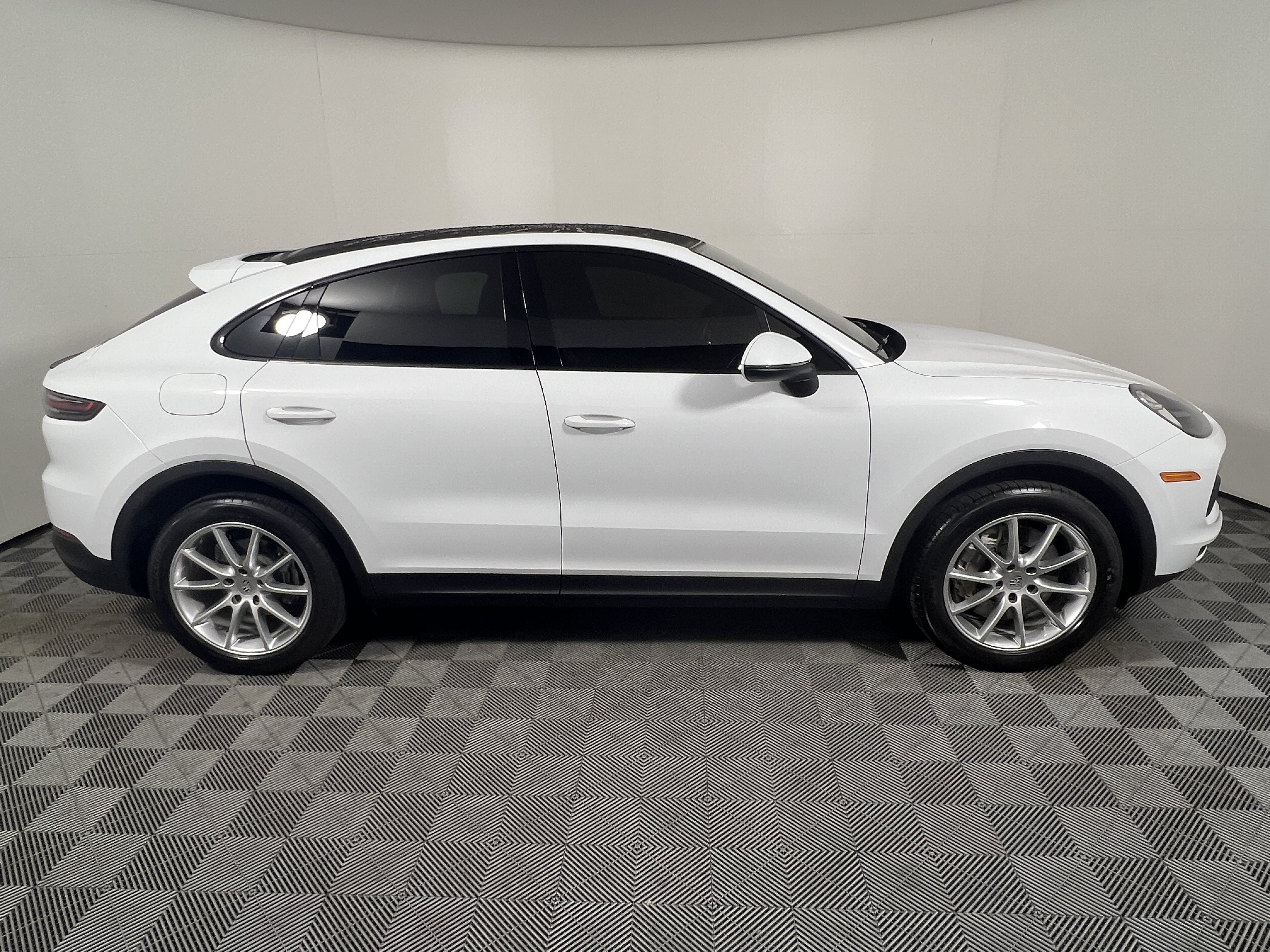Used 2023 Porsche Cayenne Coupe AWD/4WD image 8
