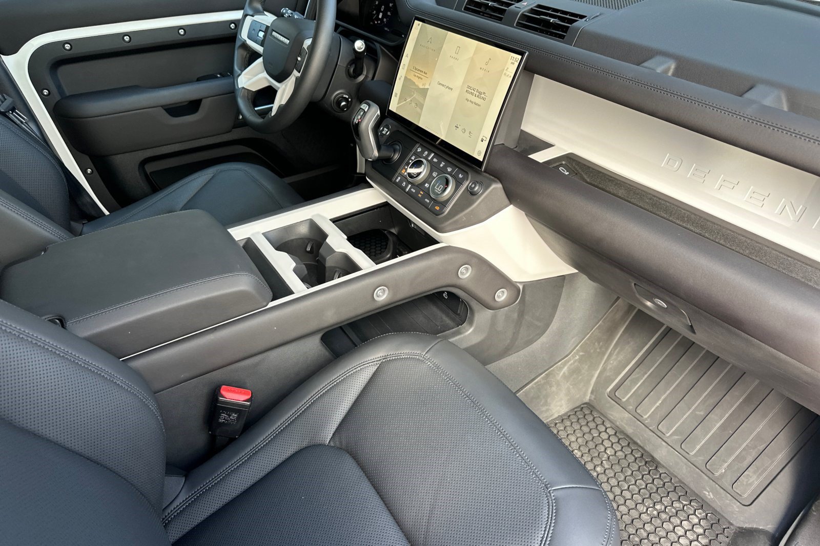 Certified 2026 Land Rover Defender 110 S AWD/4WD image 35