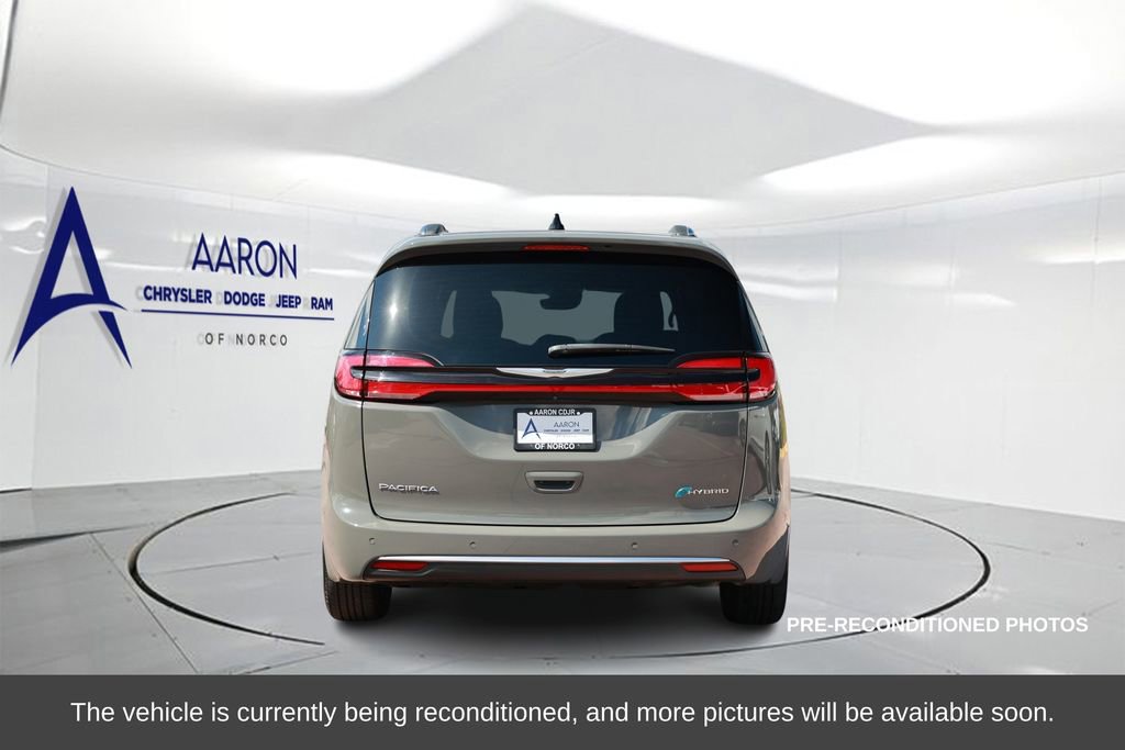 Used 2023 Chrysler Pacifica Pinnacle image 3