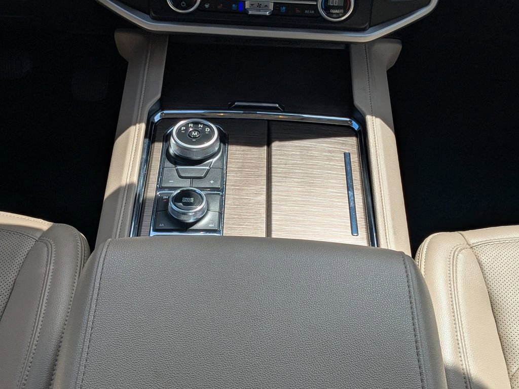 Used 2024 Ford Expedition Limited AWD/4WD image 19