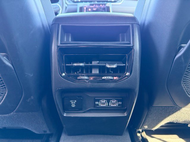 Used 2023 Jeep Grand Cherokee Altitude AWD/4WD image 14