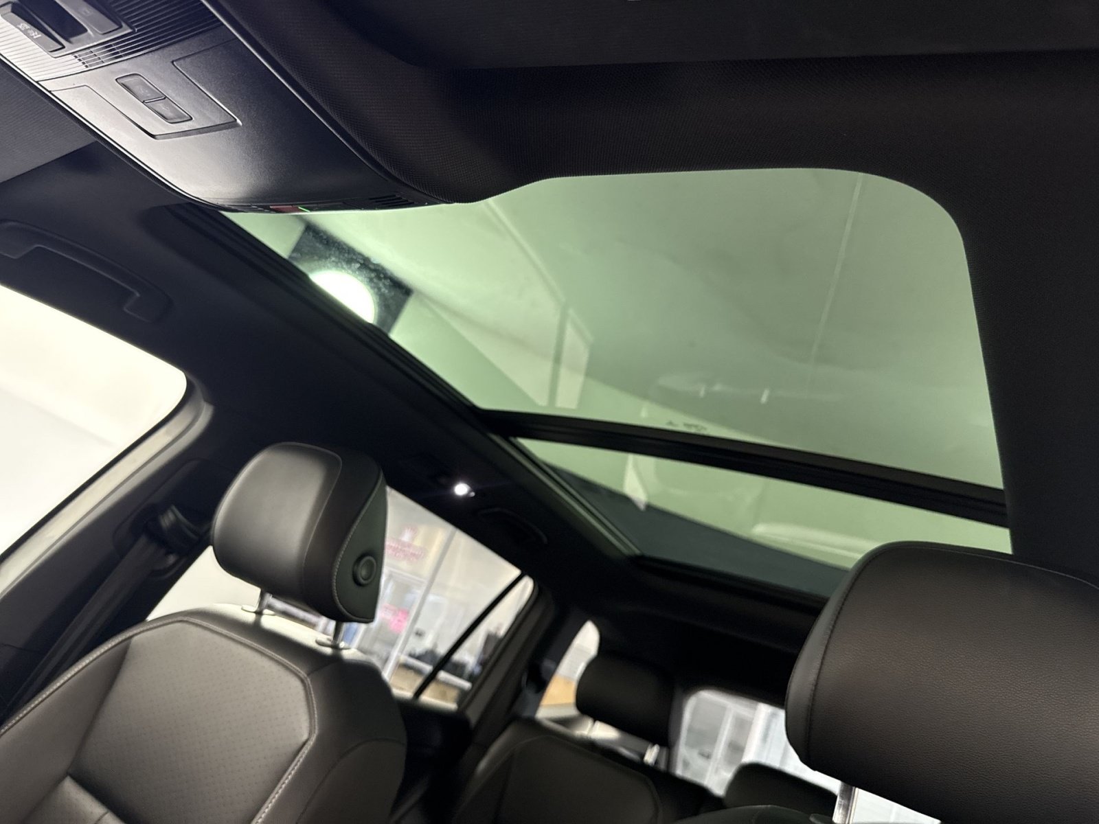 Used 2022 Volkswagen Tiguan SE R-Line AWD/4WD image 24