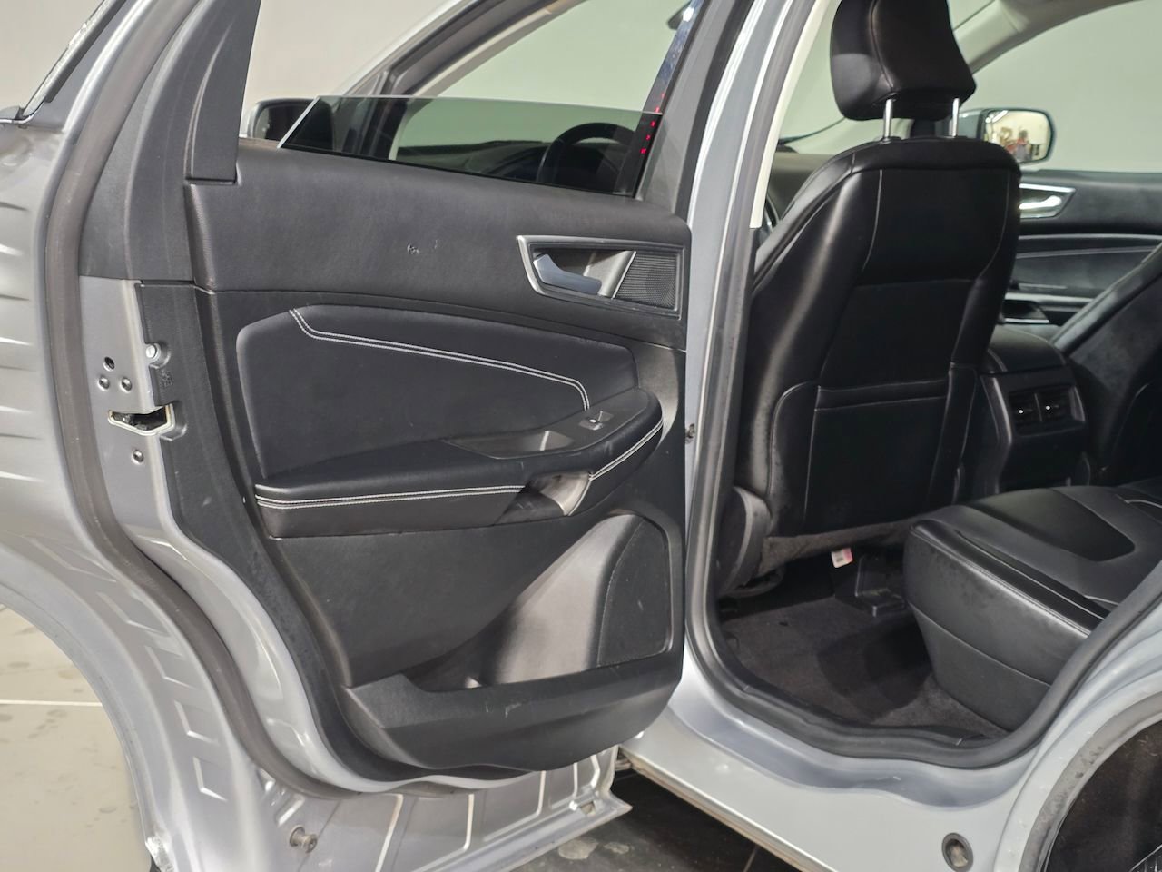 Used 2022 Ford Edge Titanium image 37