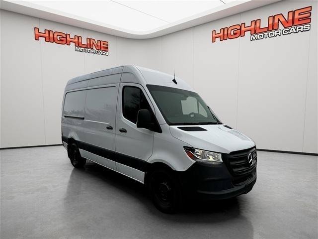 Used 2021 Mercedes-Benz Sprinter 1500 image 3