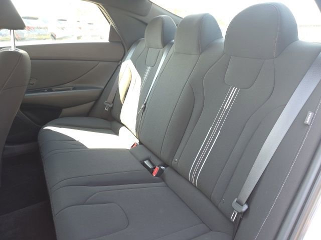 Certified 2025 Hyundai Elantra Sport w/ Cargo Package image 6