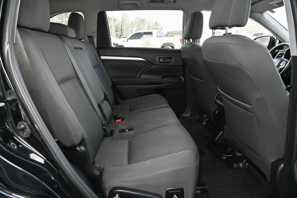 Used 2019 Toyota Highlander LE FWD image 40