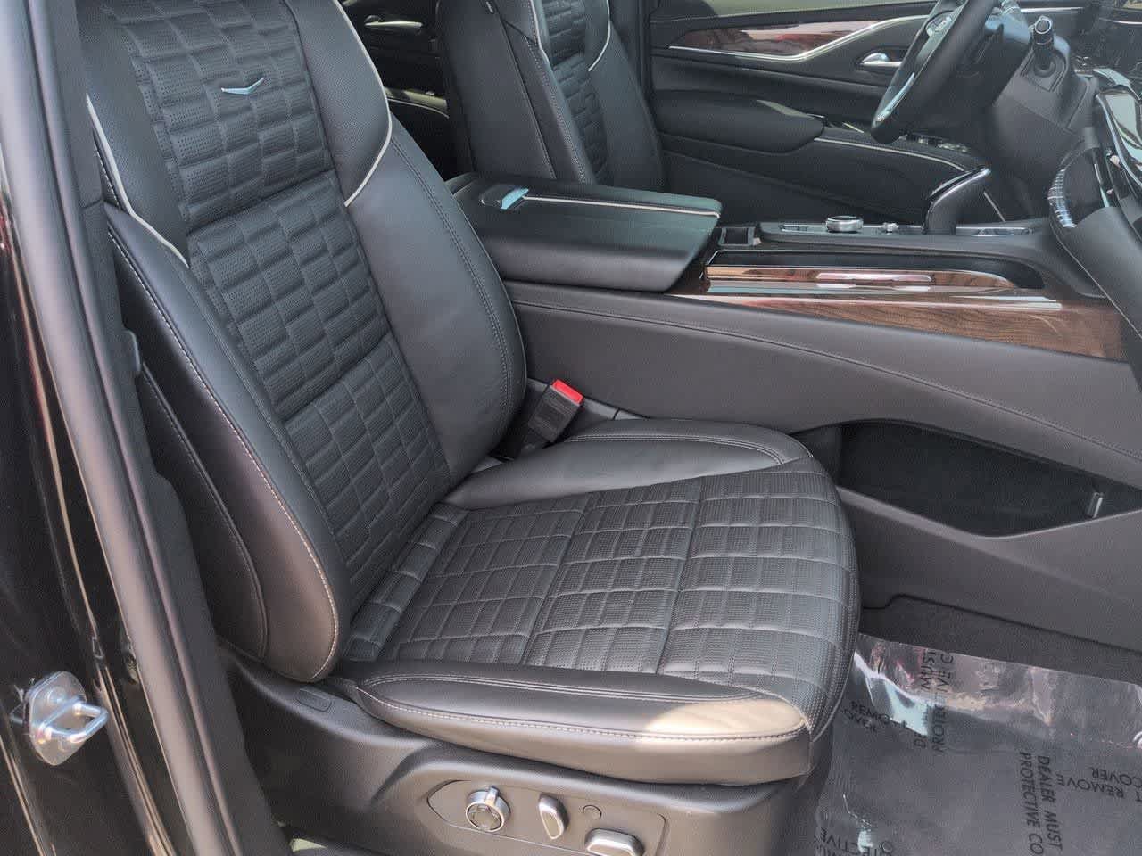 Used 2023 Cadillac Escalade Sport Platinum w/ LPO, ONYX Package AWD/4WD image 22