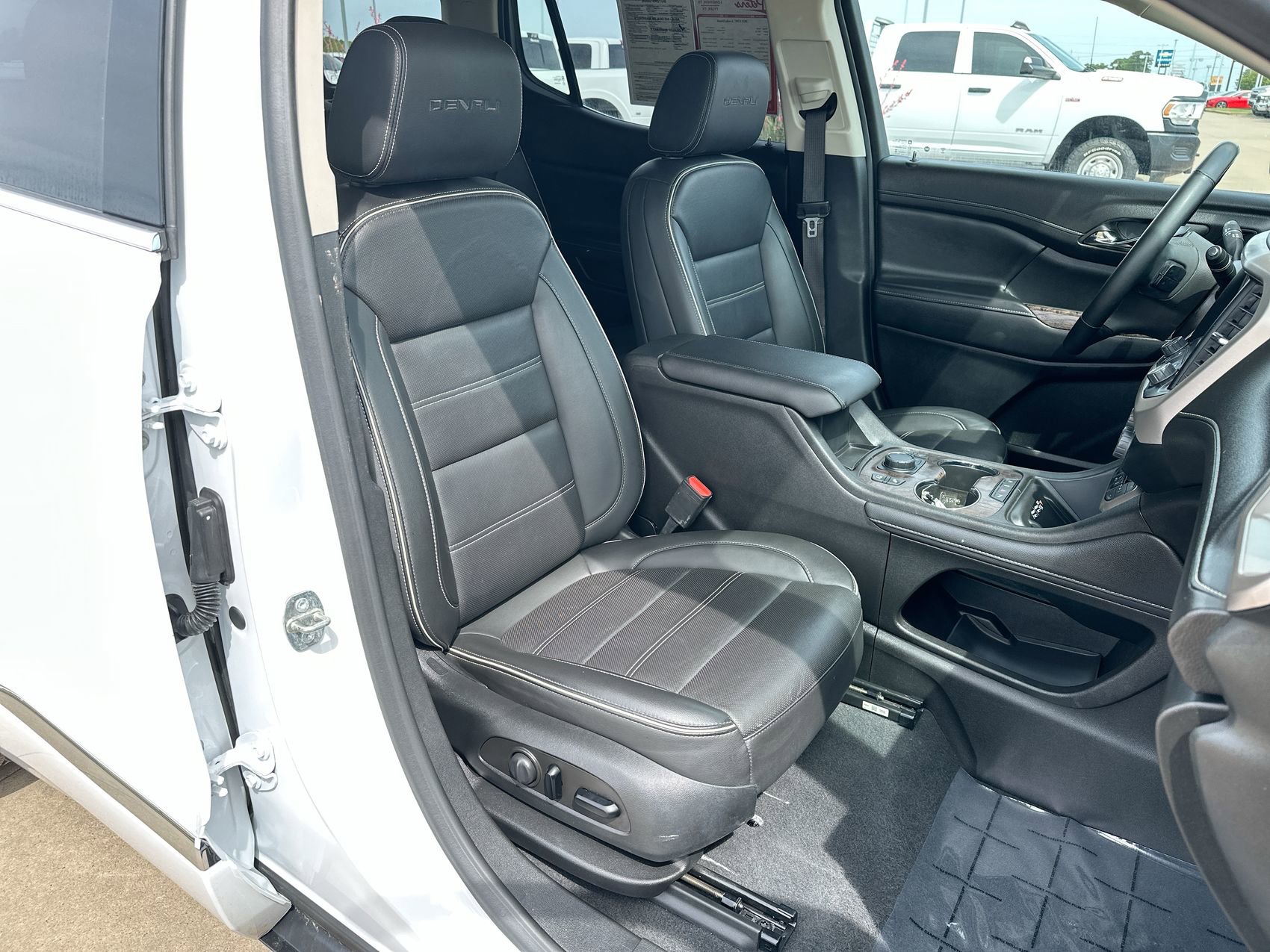 Used 2023 GMC Acadia Denali FWD image 26