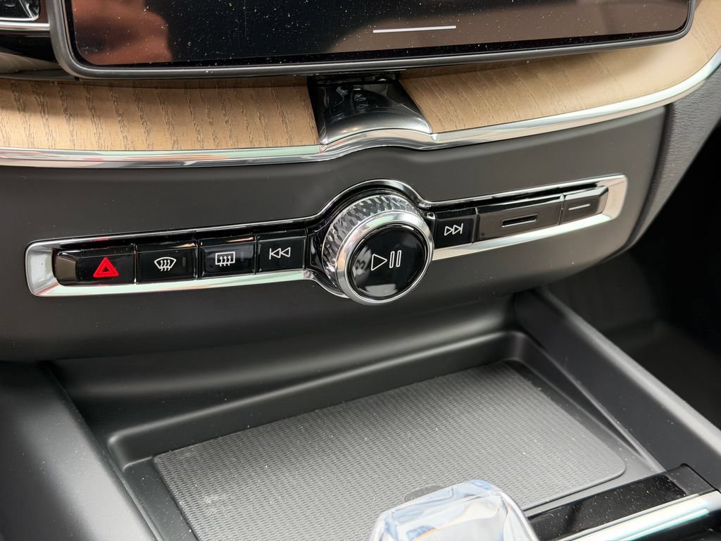 New 2026 Volvo XC60 T8 Plus w/ Protection Package Premier AWD/4WD image 26