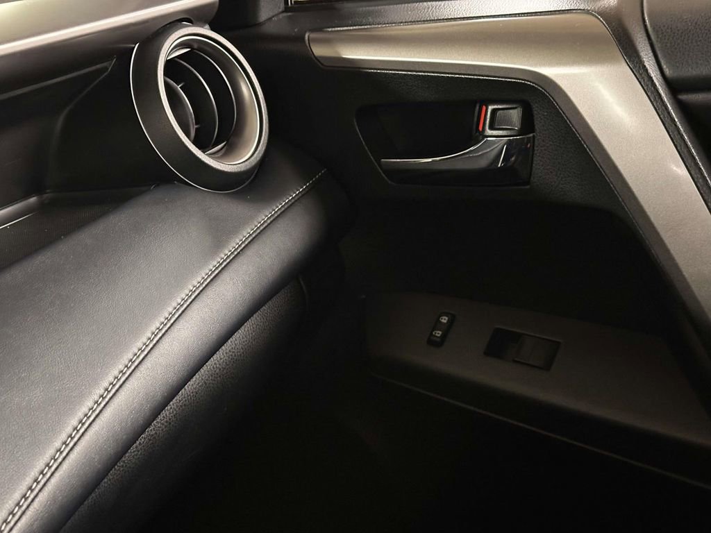 Used 2018 Toyota RAV4 XLE image 27