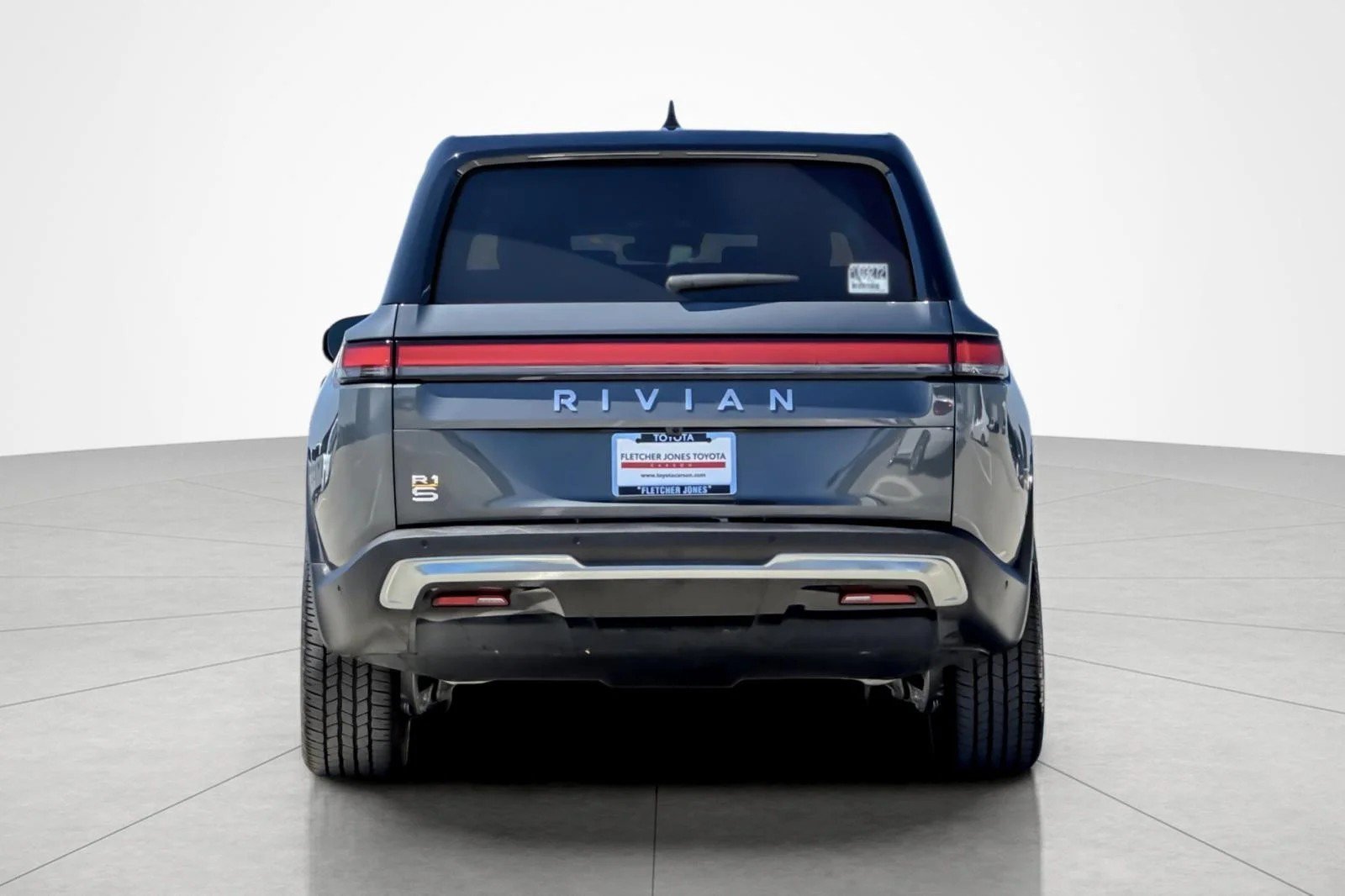 Used 2024 Rivian R1S Adventure AWD/4WD image 6