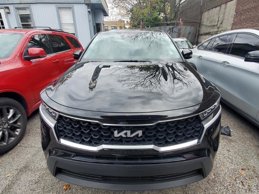Used 2023 Kia Sorento LX image 2
