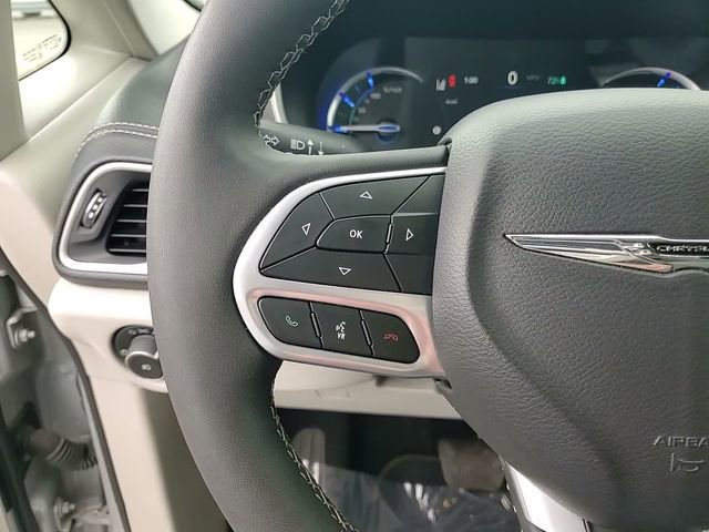 Used 2024 Chrysler Pacifica Select image 17