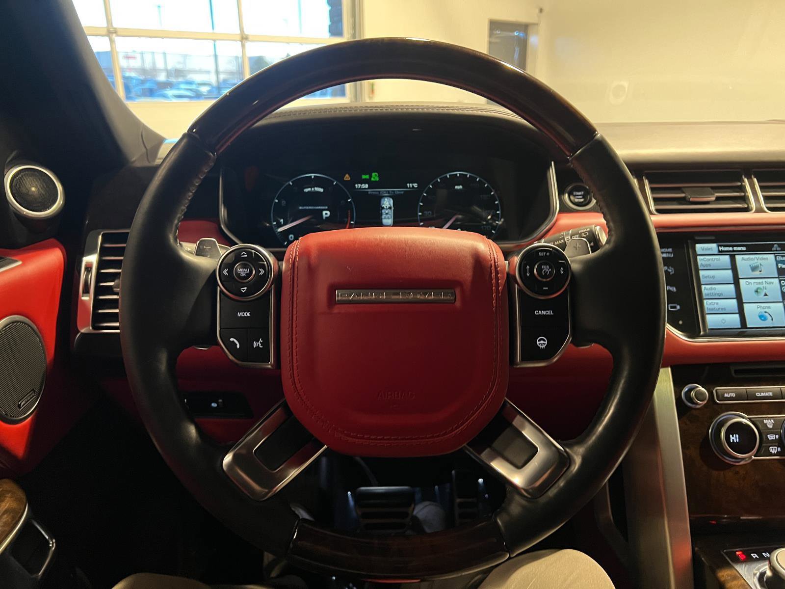 Used 2015 Land Rover Range Rover Autobiography image 11