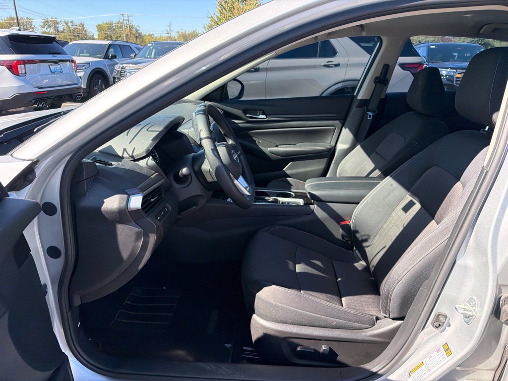Used 2024 Nissan Altima 2.5 SV AWD/4WD image 7